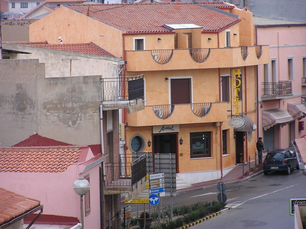 Hotel Mistral Portoscuso Exterior foto